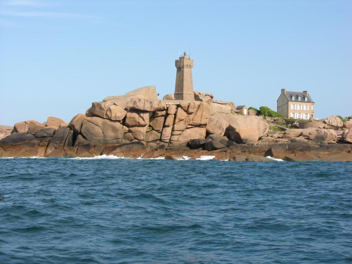 Studio Les Pieds Dans L'Eau Au Port De Ploumanac'H 佩罗斯－吉雷克 外观 照片